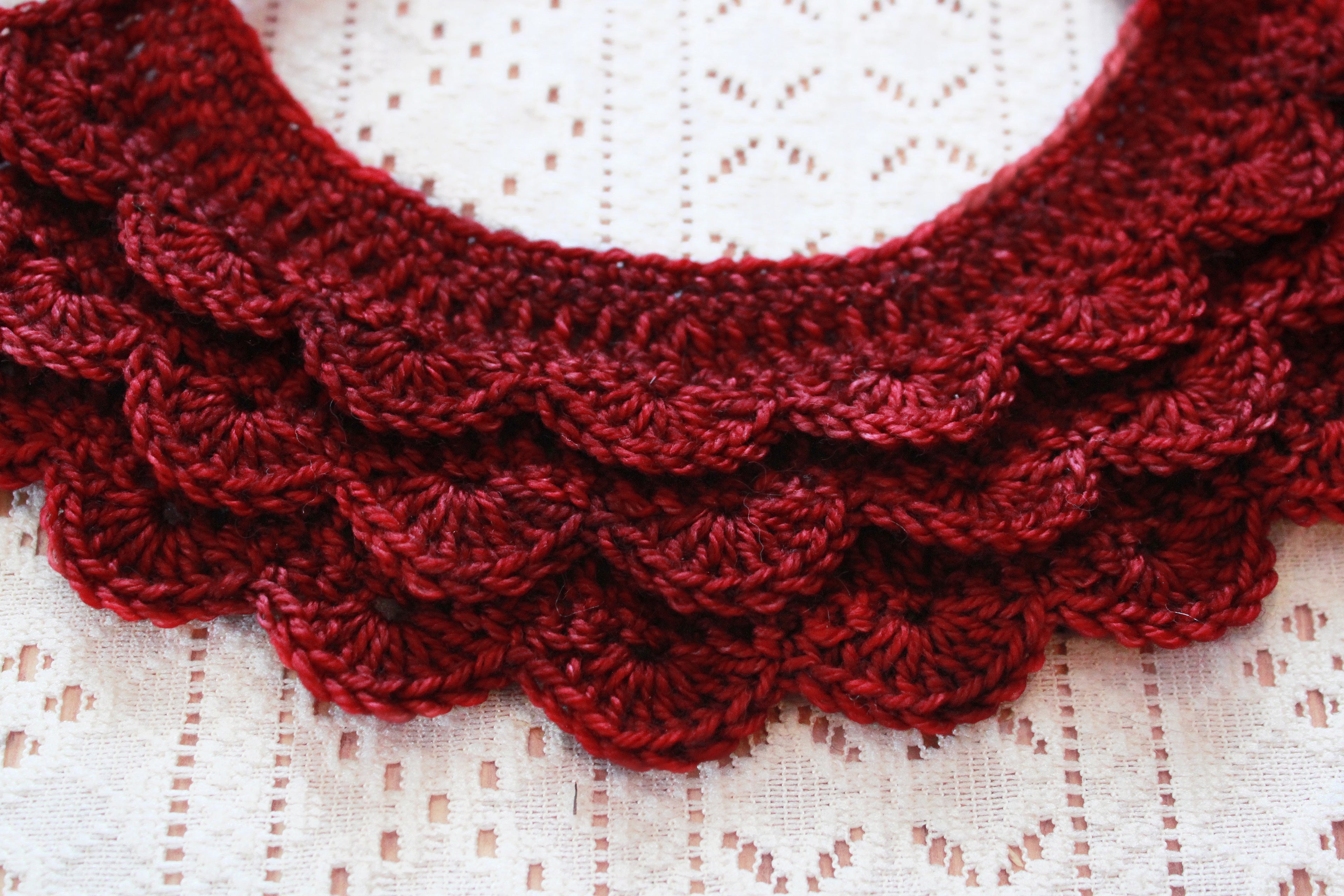 Deep Red | Scalloped Collar (Wool)