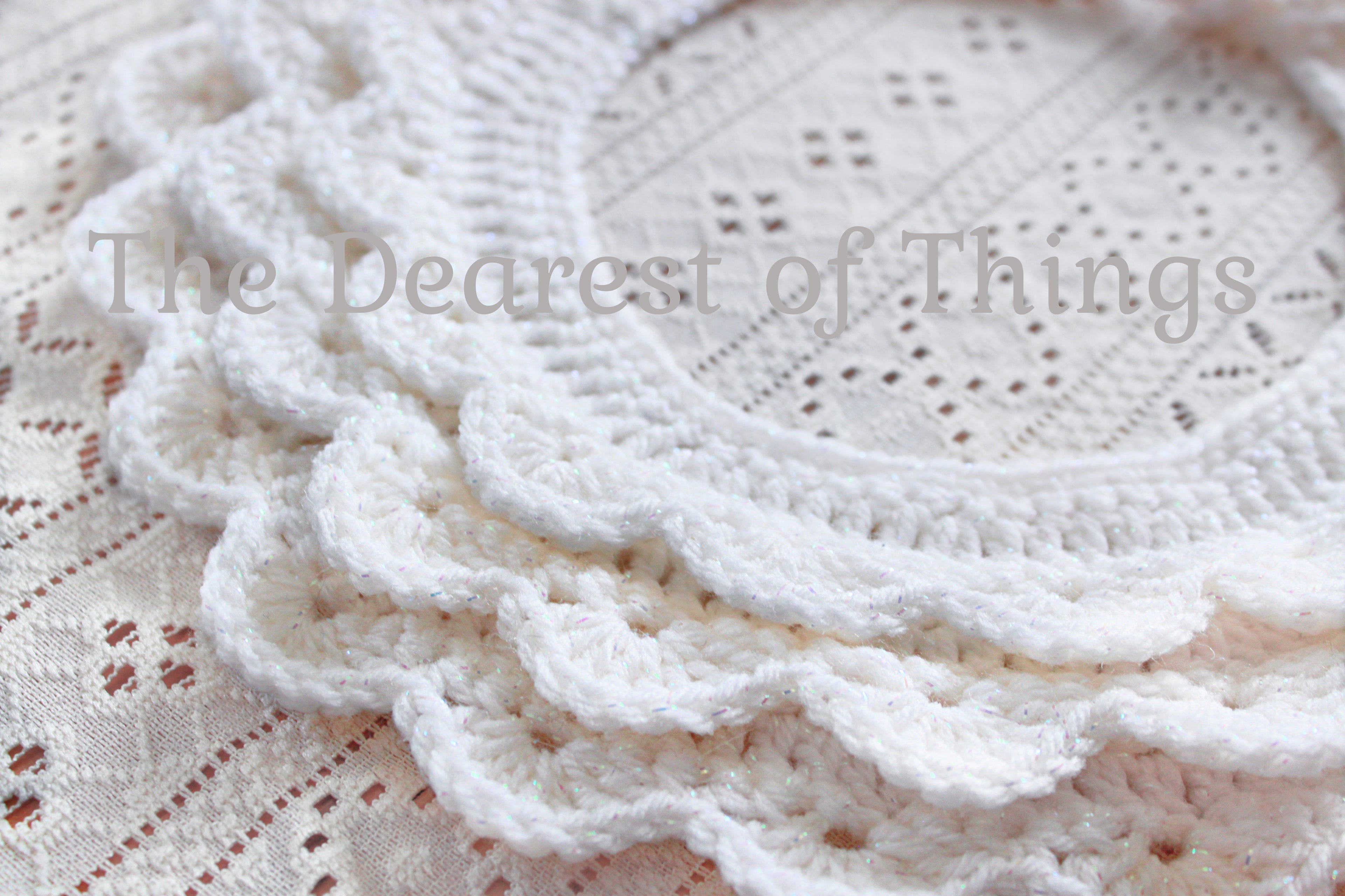 Glitter White | Scalloped Collar