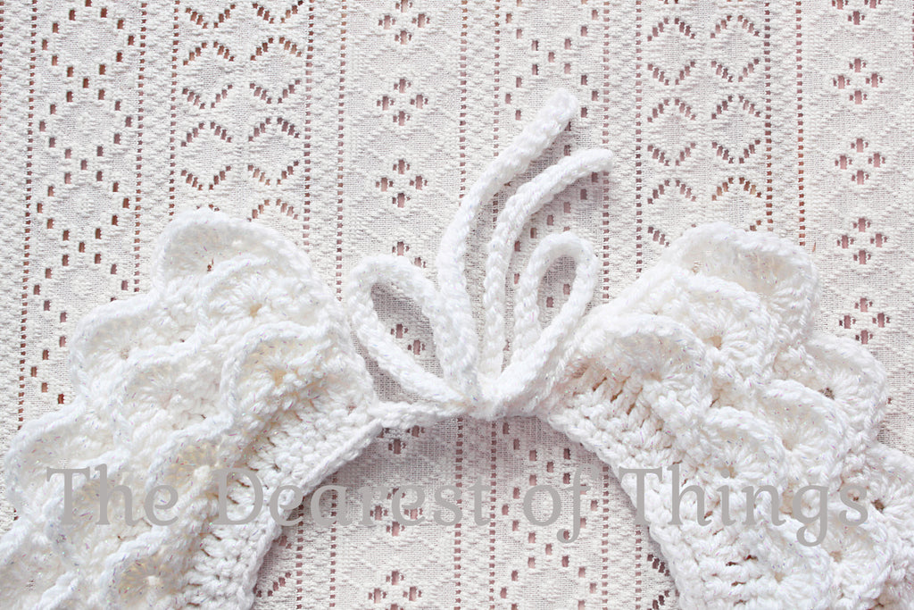 Glitter White | Scalloped Collar
