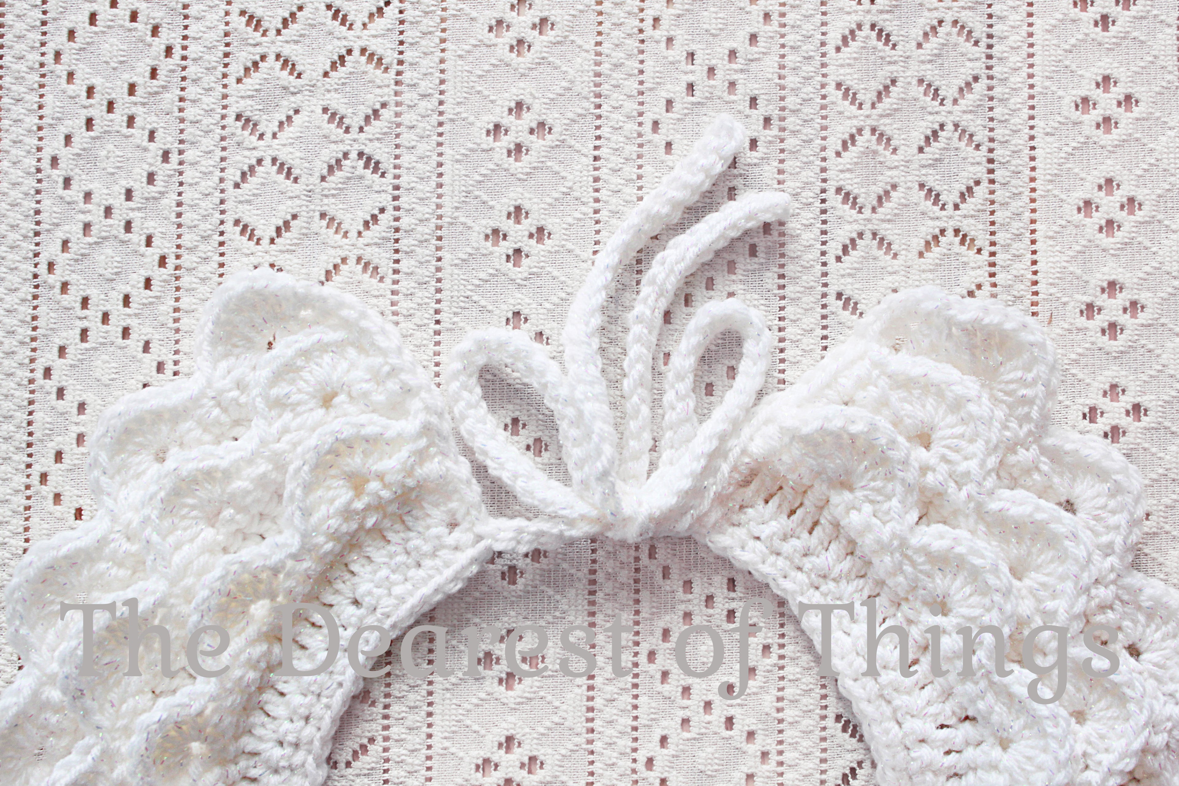 Glitter White | Scalloped Collar