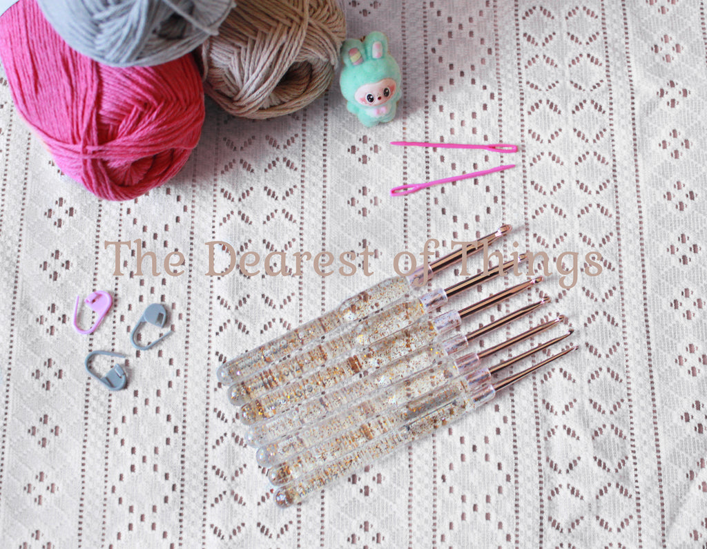 Clear set of glittery crochet hooks